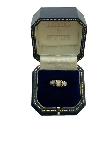 1976 opal ring 9ct gold - opal,
