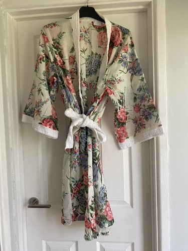 Vintage women dressing - women’s,
