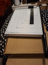 NEW  Grade A4 Paper Guillotine Cutter Trimmer 