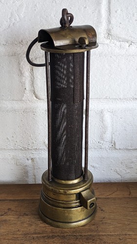 Unmarked davy miners lamp - unmarked,