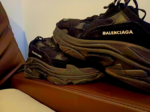 Balenciaga triple black low - balenciaga,