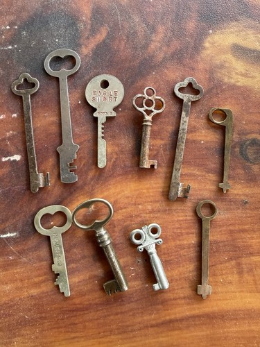 Mixed lot vintage keys metal - lot,