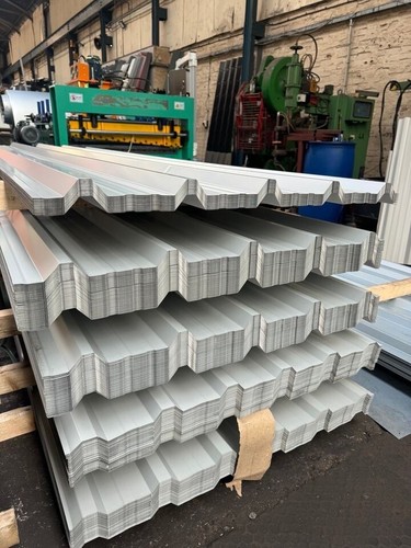 Cheap metal box - profile, wall
