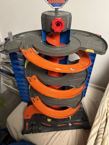 Hot wheels garage - hot,