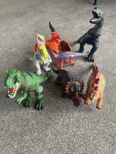 Large plastic dinosaurs - 7,
