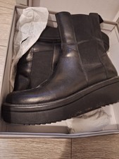 Womans Black Leather Vagabond