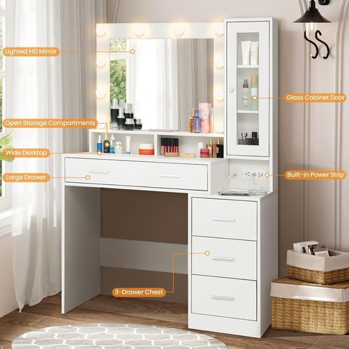 White dressing table with - dressing,