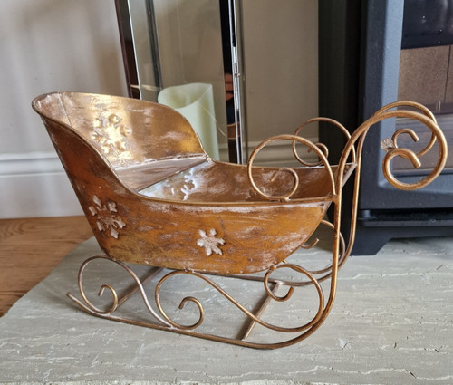 Large gold metal sleigh - gold,