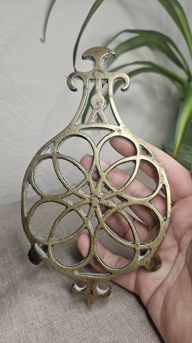 Vintage brass trivet small - brass,