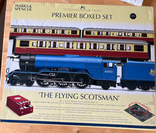 Hornby OO R1082 The Flying Scotsman Premier Boxed Set (M&S)