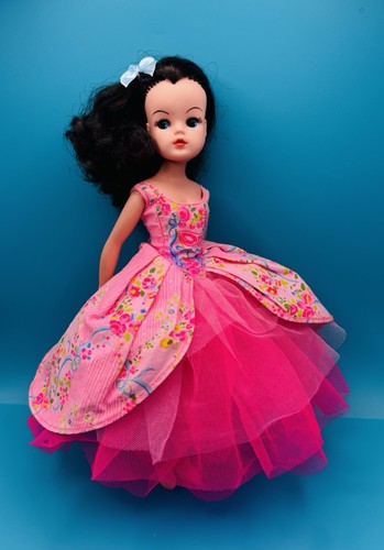 Vintage sindy doll gown hasbro - sindy,