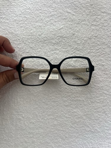 Chanel woman glasses - , model
