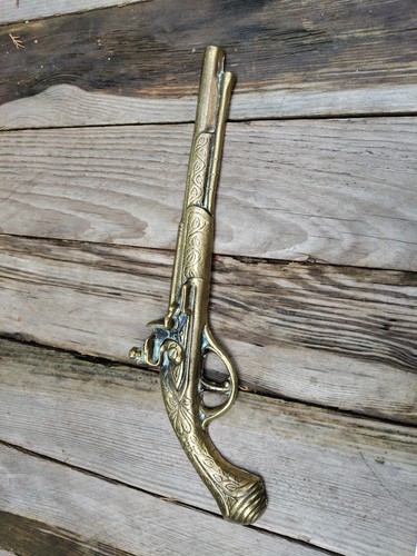 Brass effect wall hanging - effect,