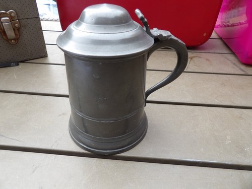 Vintage lidded pint - lidded, pewter