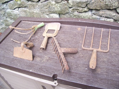 Bundle old rusty garden - of,