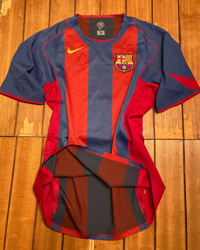 Barcelona 2004 player - barcelona, 2004/05