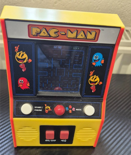 Pacman desktop arcade game - pacman,