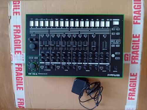 Roland aira rhythm - roland, tr-8