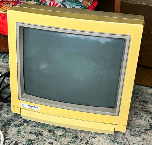 Commodore 1084s colour crt - 1084s-d2,