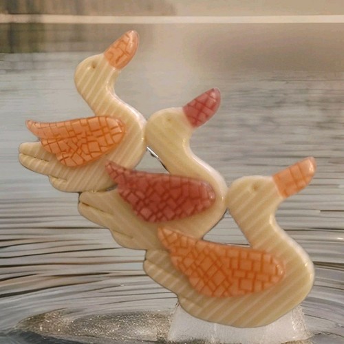 Lea stein genuine brooch - lea,