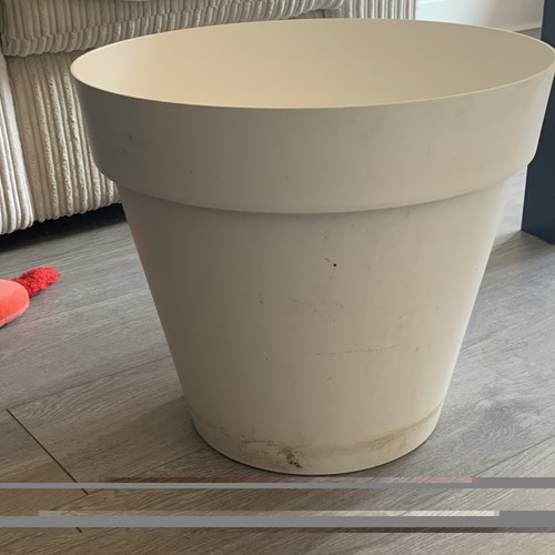 White plastic round - plastic,