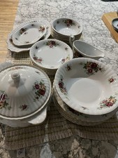 Roe Pattern Gold Rimmed Chodziez Polish Porcelain Six Setting Dinner Set