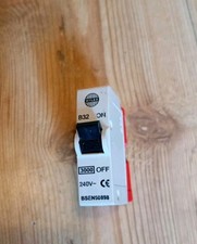 WYLEX 32 AMP MCB - PUSH PLUG