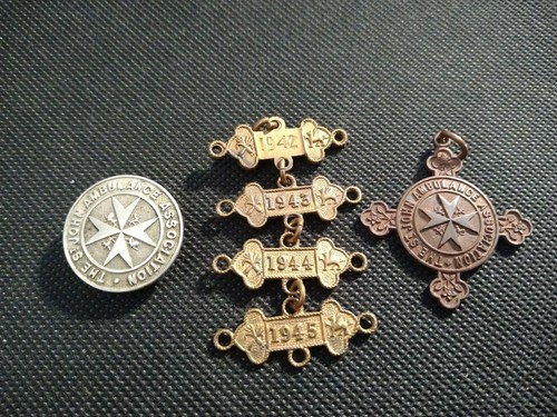 John ambulance badge - st,