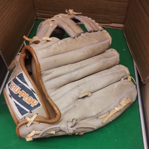 Tru play baseball mitt - play,