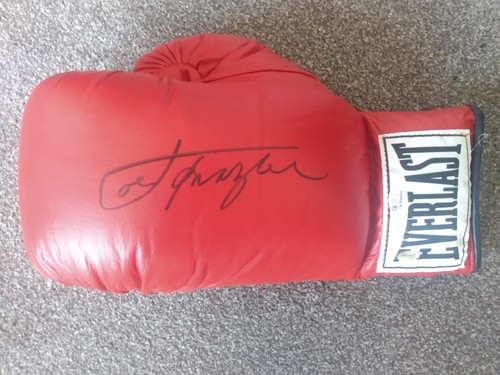 Joe frazier signed glove - joe,