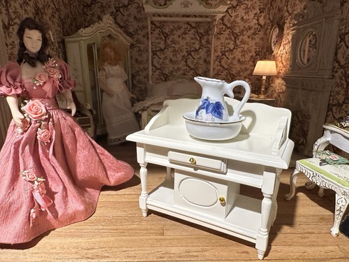 Dolls house white - dolls, wash