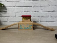 Wooden RAISED TRAIN STATION OVER TUNNEL Thomas Railway Learning Curve Brio