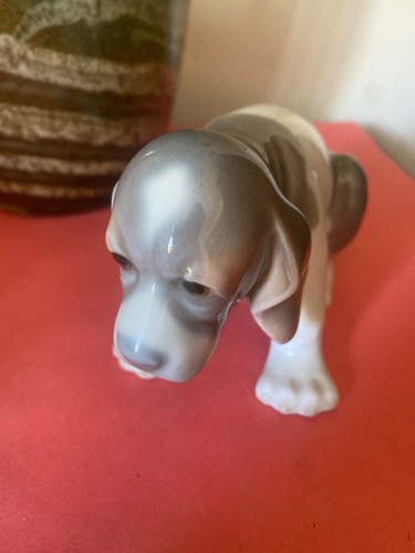 Lladro sad puppy beagle - ,