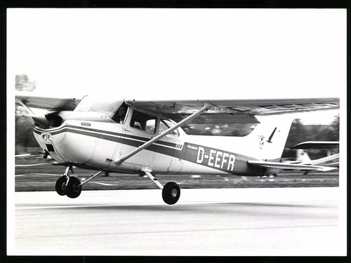 Photograph aircraft cessna 172 - photograph,