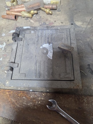 Cast iron fire door clay - ,