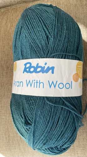 Robin aran with - robin, ball