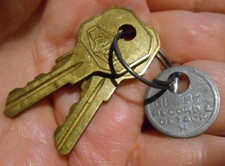 Lot of 2 Vintage Old Lynor