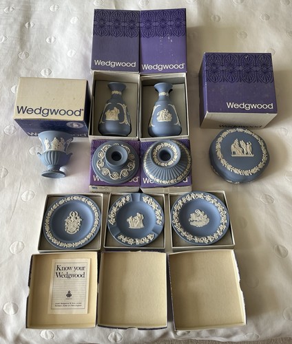 Items wedgwood blue - of,