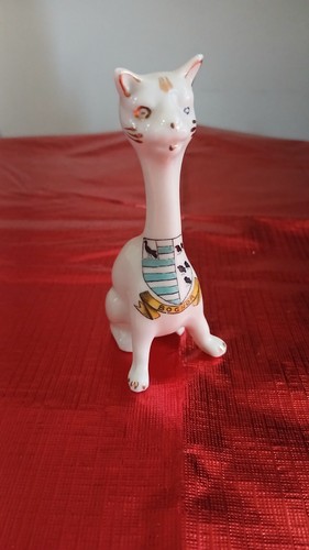 Crested china sitting long - china,