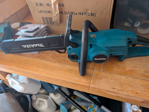 Makita cordless chainsaw 18v - chainsaw,