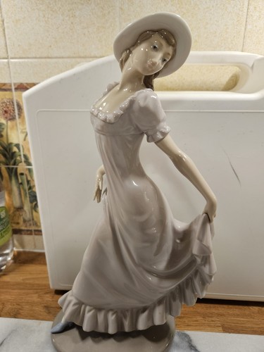 Nao lladro porcelain - by,