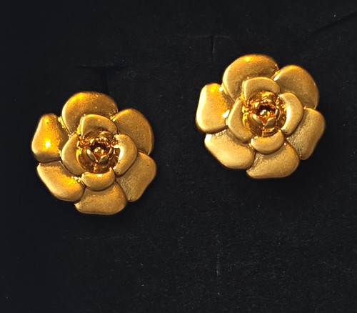 Chanel vintage camelia gold - chanel,