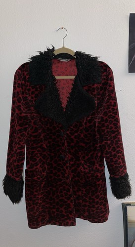 Lip service red black - red, animal