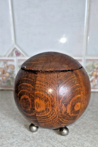 Round bowling ball shaped - round,