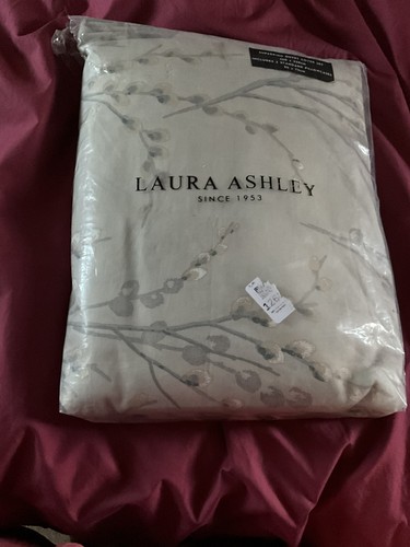 Laura ashley pussy - ashley, willow