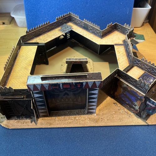 Ork fort gorkamorka - ork,