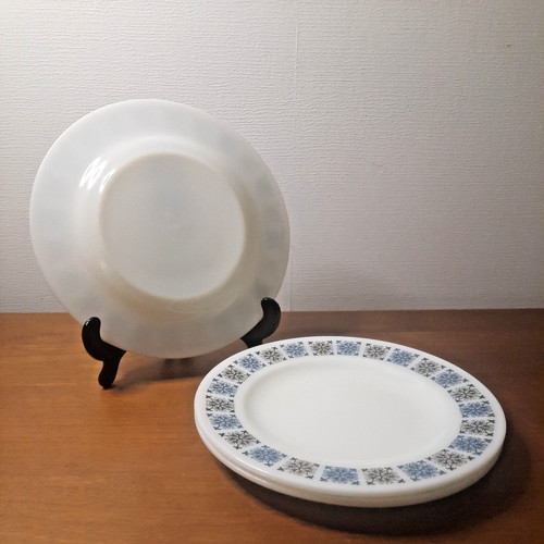Vtg jaj white pyrex - x,