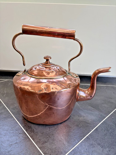 Large copper kettle with - with, brass
