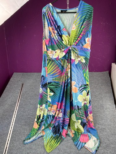 Wallis tropical floral - tropical,