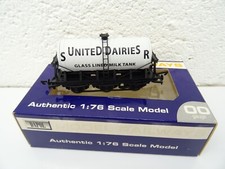 OO GAUGE DAPOL 6 WHEELED MILK
